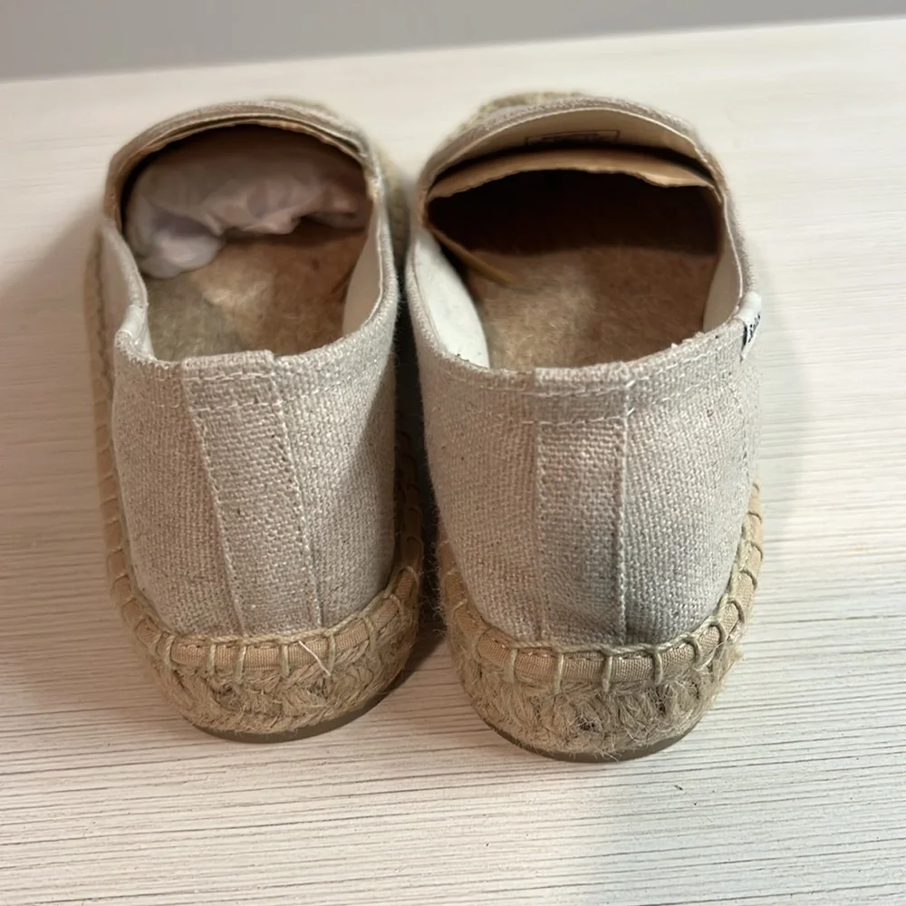 NEW Soludos espradilles with peace sign linen color size 8